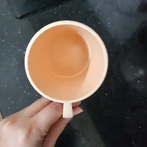 Lòng cốc sáng bóng như mới