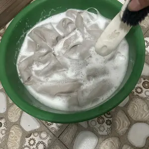 Ngâm bọt oxy tẩy quần